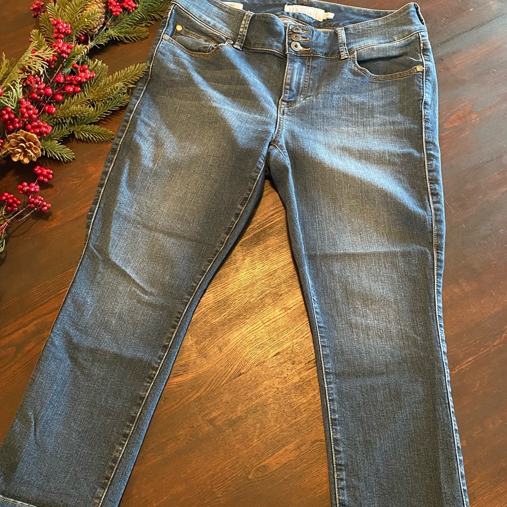Torrid - Ladies Crop Jeggings - Size 12.